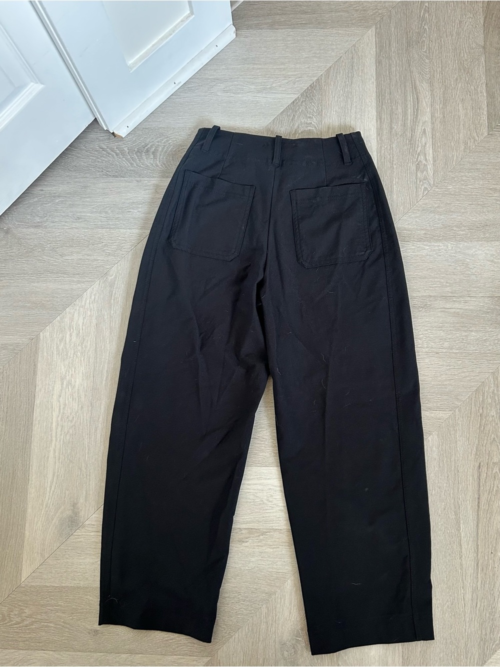 Athleta Skyline High Rise Barrel Leg Pant
Black 0 Athletic Strechy trouser - Picture 5 of 5